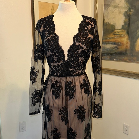 Soie’blu Black Lace Overlay Dress w/ Sheer Sleeves Size Large - Picture 6 of 16